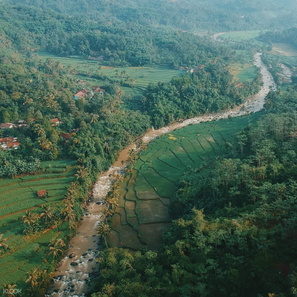 Arus Liar Kampung Ngaloen Cottages: Staycation dengan ...