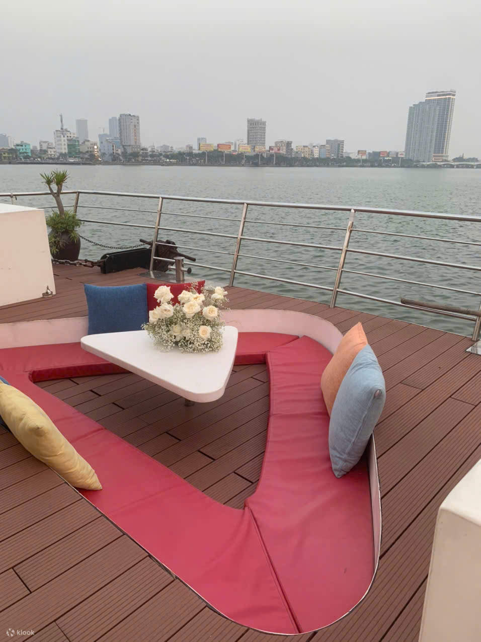 Pelayaran Malam di Sungai Han dengan Dragon Cruise 