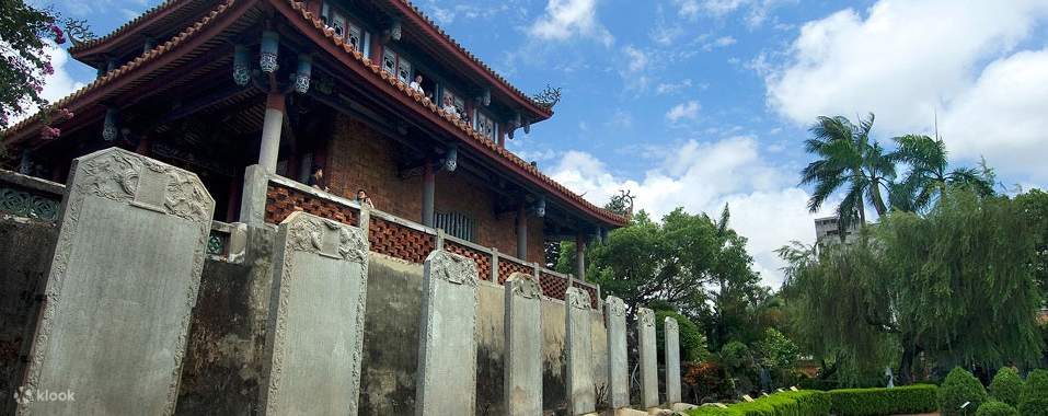 赤崁樓又名為普羅民遮城，是台灣最重要的古蹟之一