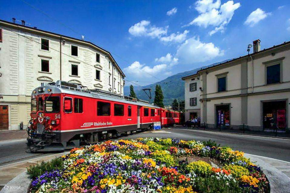 lake-como-cruise-st-moritz-and-bernina-red-train-from-milan-klook