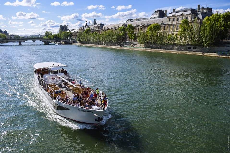 family-river-cruise-on-the-seine-by-vedettes-de-paris-klook