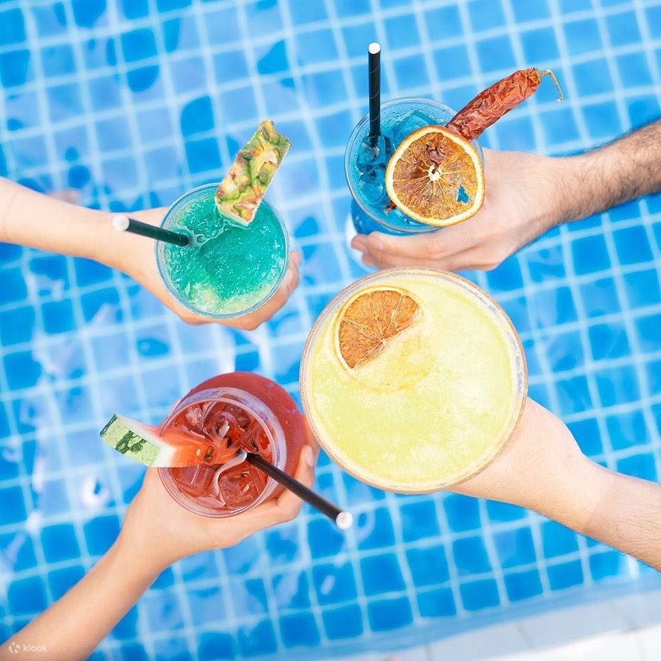 cocktails au coucher du soleil