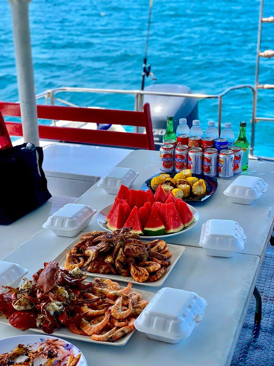 Pesca, esnórquel y surf de remo con cena en barco en Kota Kinabalu - Klook  Estados Unidos