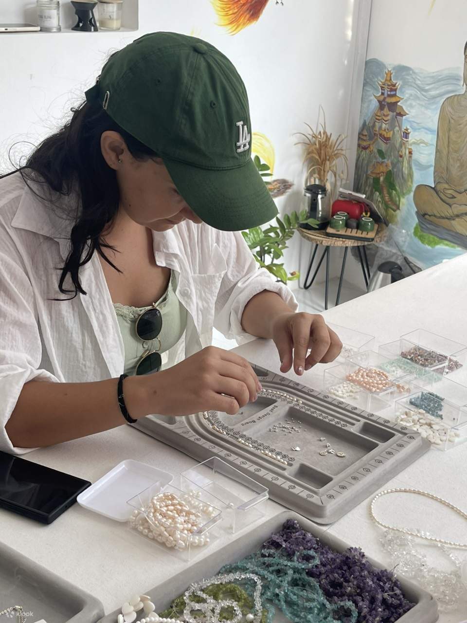 您可以創作任何您喜歡的珠寶，包括項鍊、耳環、手鍊、腳鏈或彈性戒指。