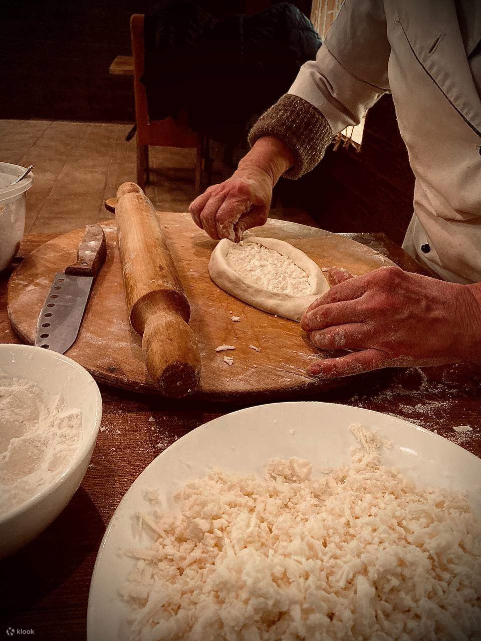 Apprendre à façonner le Khachapuri