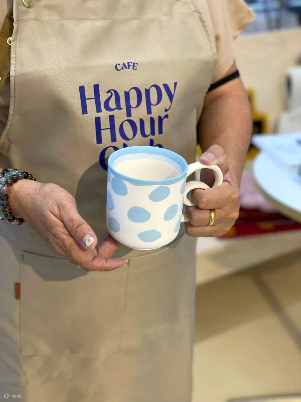 งานศิลปะเพ้นท์เครื่องปั้นดินเผา