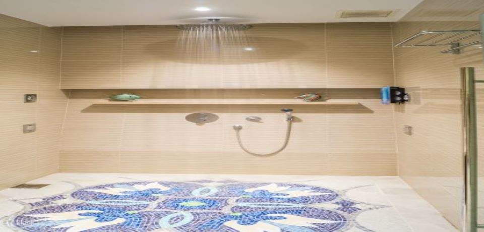 Terminal 2 lounge airport changi singapore rest gym smoke outdoor view sleep nap comfortable clean food buffet dining