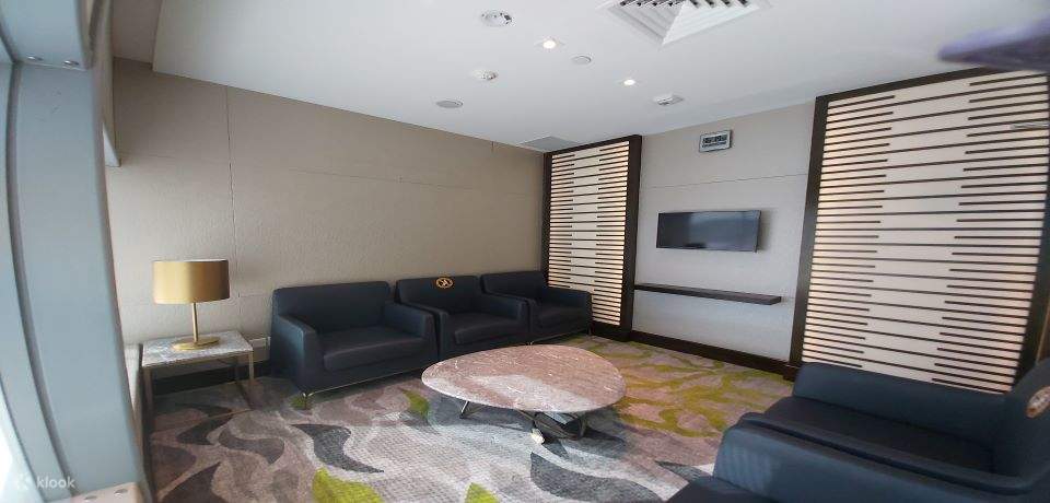 Terminal 3 Lounge Flughafen Changi Singapur Ruhe Fitnessstudio Rauchen Aussicht im Freien Schlafen Nickerchen komfortabel sauberes Essen Buffet Essen