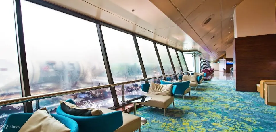 Terminal 2 lounge airport changi singapore rest gym smoke outdoor view sleep nap comfortable clean food buffet dining