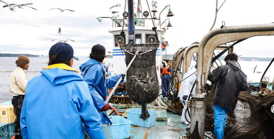 Fisherman's Dawn: Pengalaman Memancing Tradisional Noto