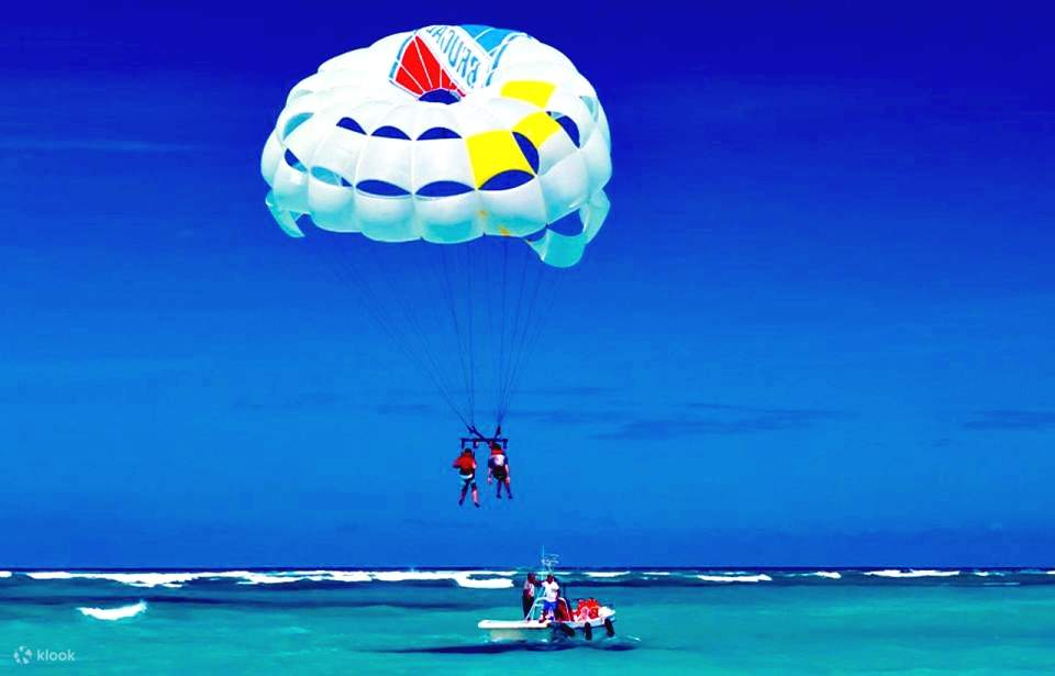 含午餐的沙漠和海上運動之旅