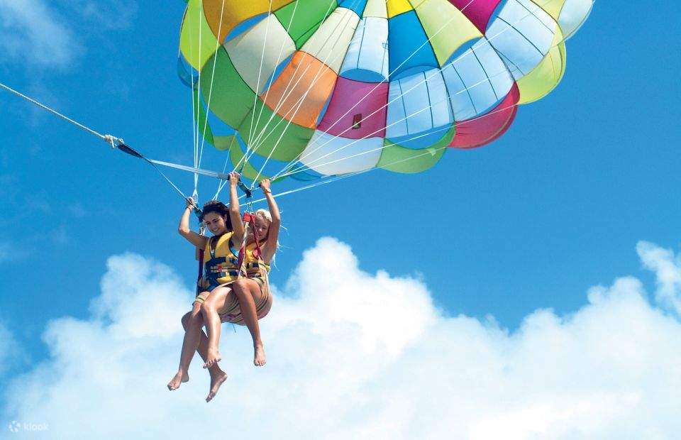 Hurghada: Parasailing e sport acquatici con prelievo dall'hotel