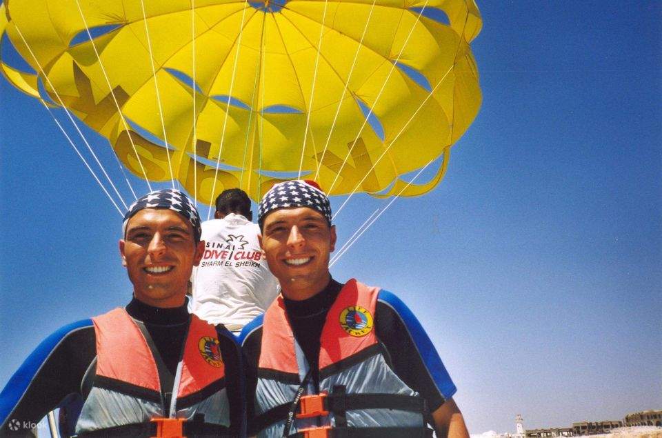 Hurghada: Parasailing e sport acquatici con prelievo dall'hotel
