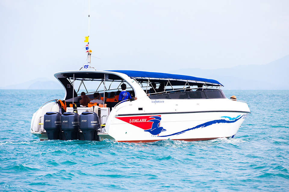 Ferry Ticket (One Way or Round Trip) between Koh Samui and Koh Phangan for the Full Moon Party