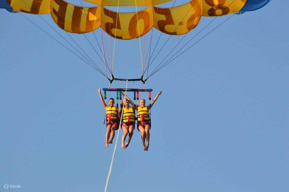 Hurghada: Parasailing e sport acquatici con prelievo dall'hotel