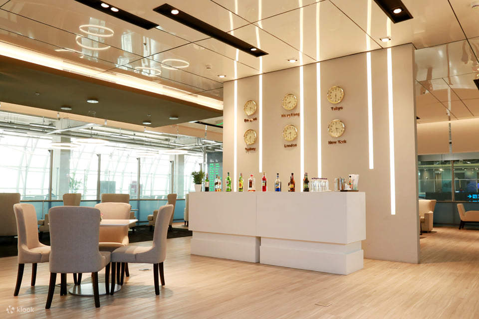 зал ожидания аэропорта суварнабхуми, зал чуда, транзит, CIQ, трансфер, отдых