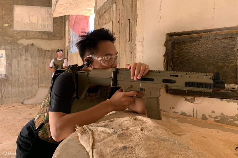 Скрывайтесь в мертвых зонах противника, бой может начаться в любую минуту.