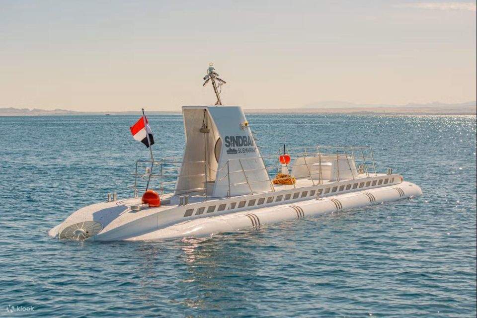 從馬卡迪灣出發：辛巴達潛水艇之旅（含往返接送）