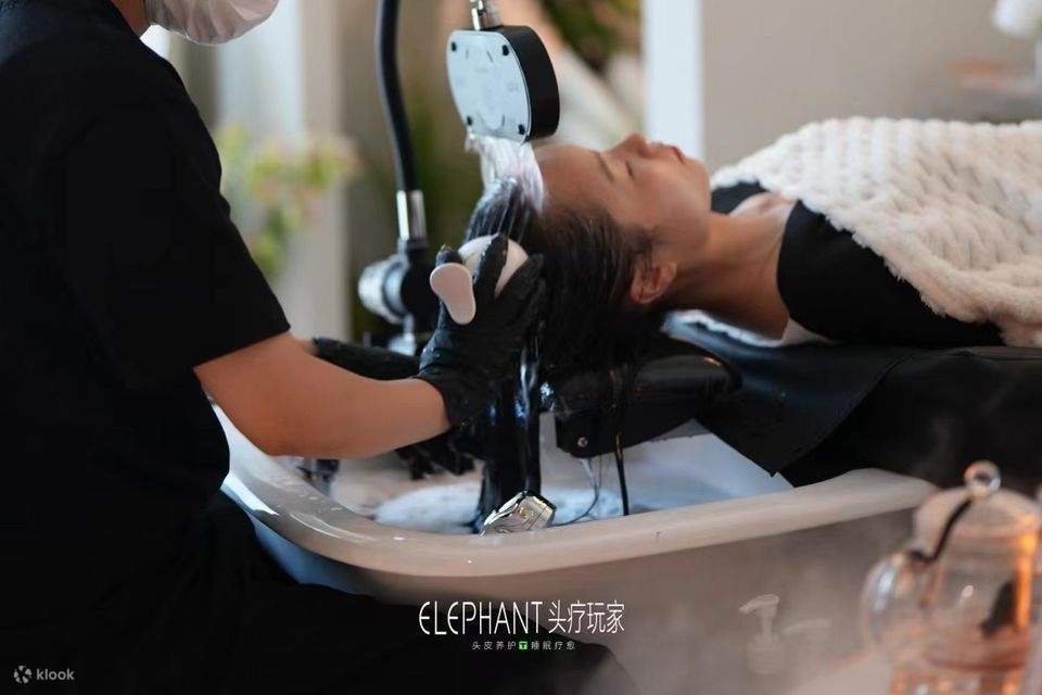 Tẩy tế bào chết da đầu giúp làm sạch, loại bỏ tế bào chết và làm mới da đầu của bạn