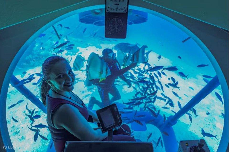 從馬卡迪灣出發：辛巴達潛水艇之旅（含往返接送）