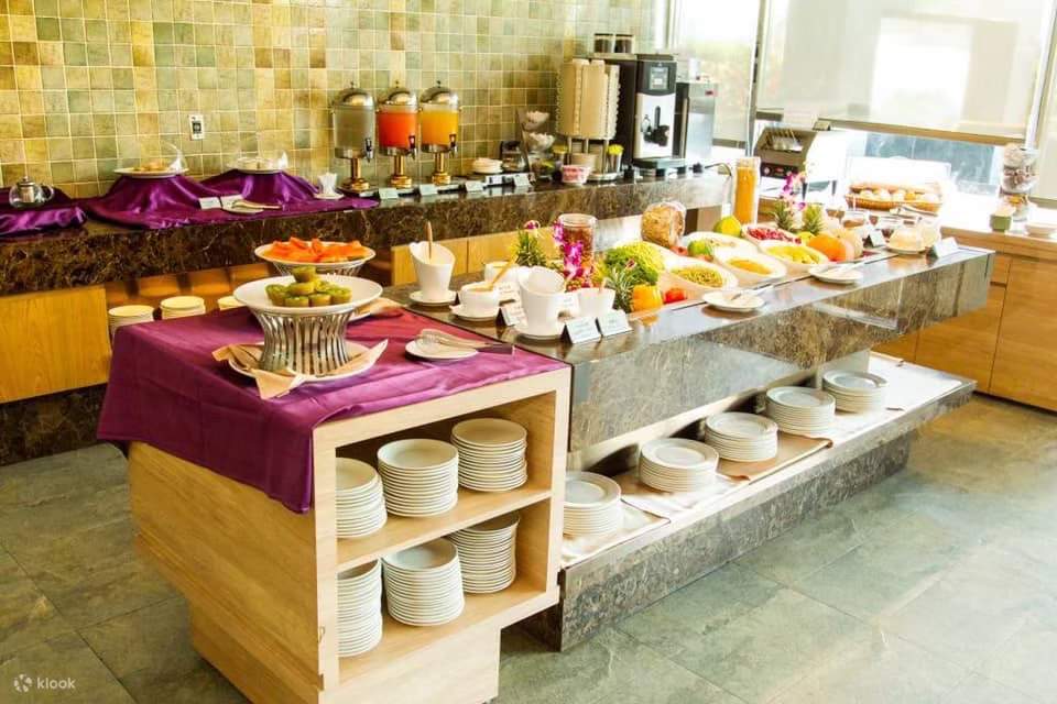 Park City Hotel Luzhou Taipei-Park Cafe Goumet-MRT Xuhui High School Station