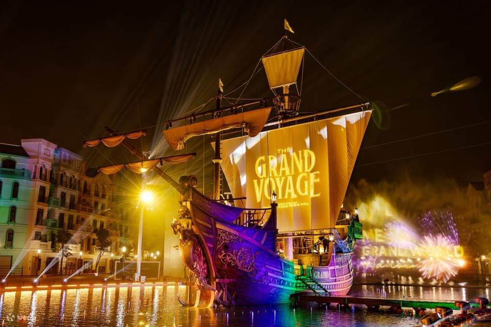 pertunjukan di Grand World Hanoi