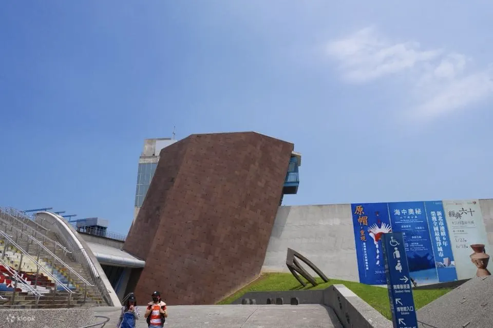 參觀完博物館後離開