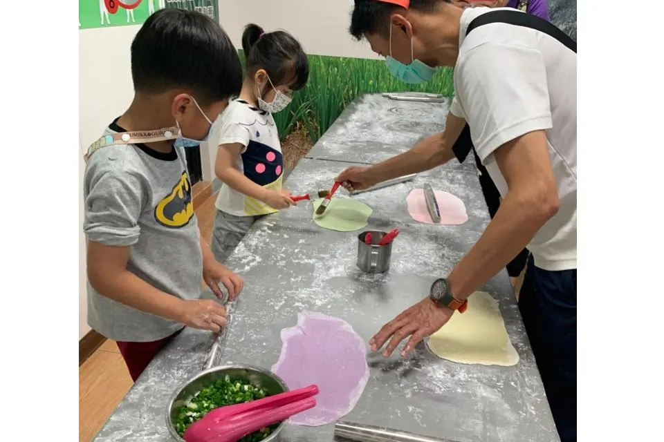 Yilan: Lớp học làm bánh kếp hành lá tại CongBaoBao