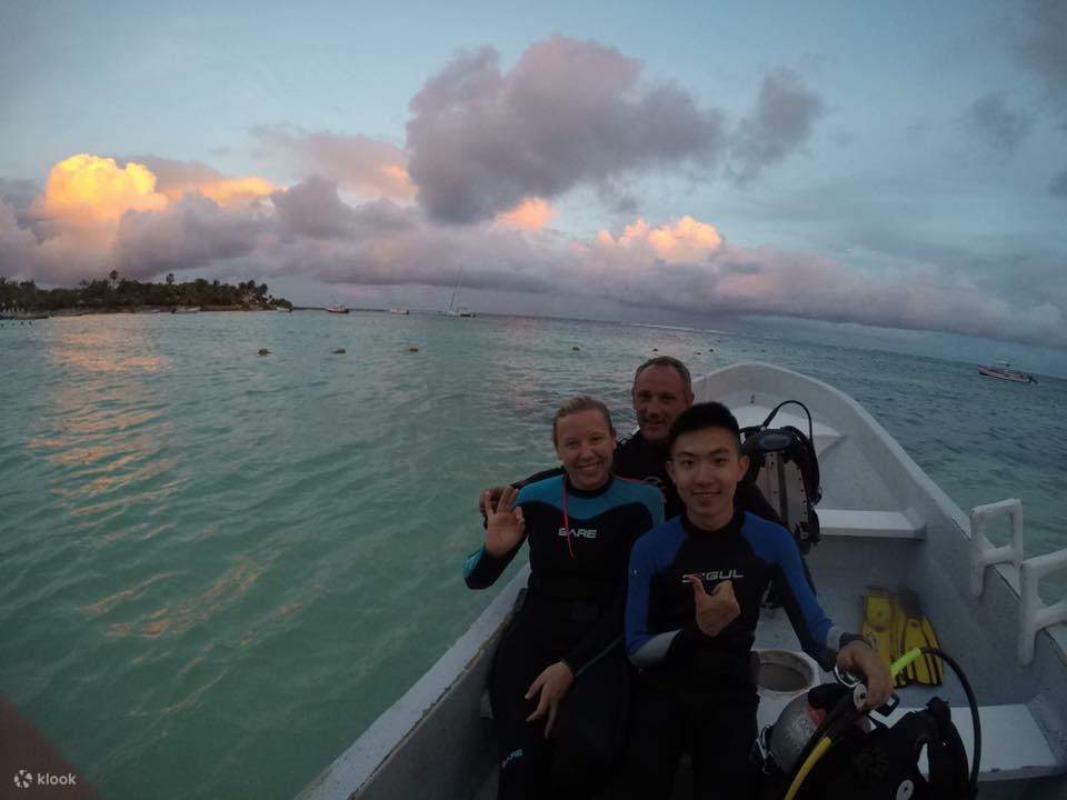 スキューバダイビングを体験する (Descubre el buceo)