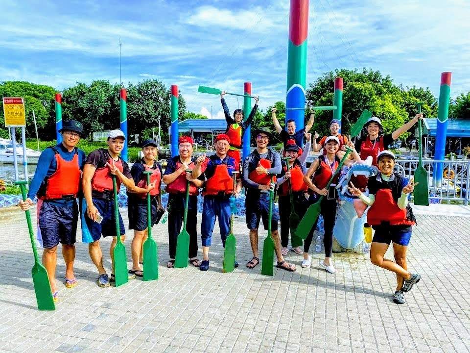 Не упустите прекрасную возможность прокатиться на лодке-драконе вместе с командой!