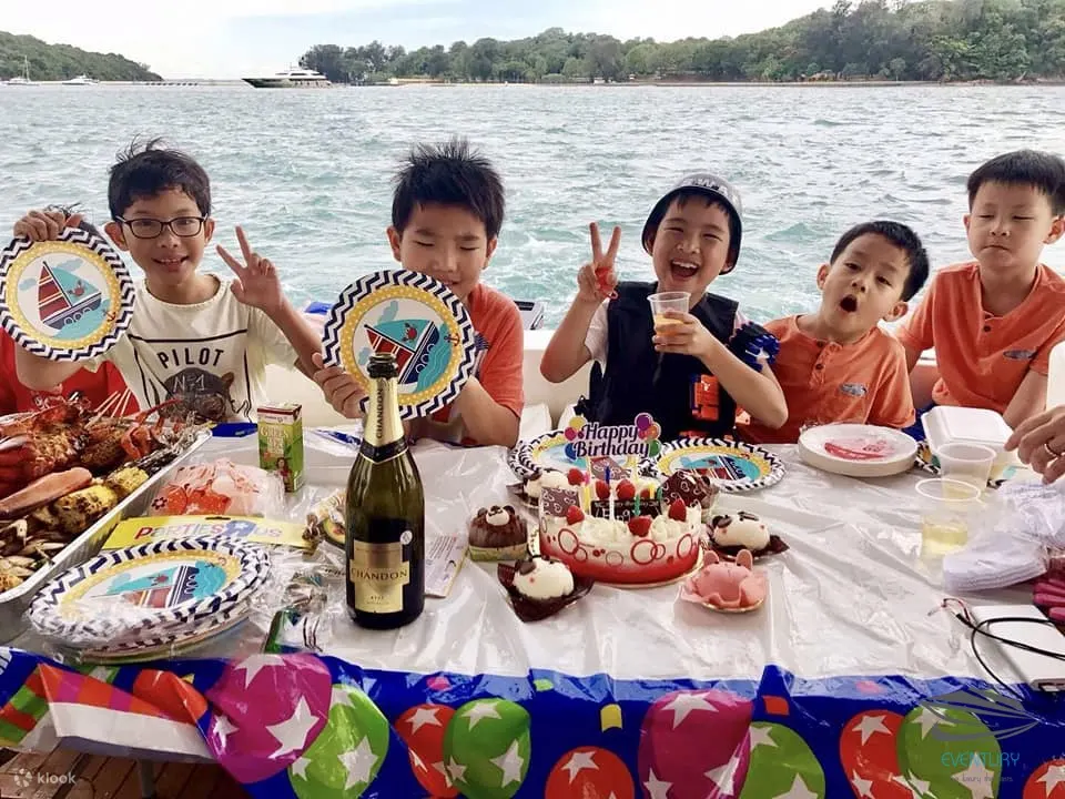 游艇生日派对活动郊游团友同乐海岛游艇巡游客路新加坡