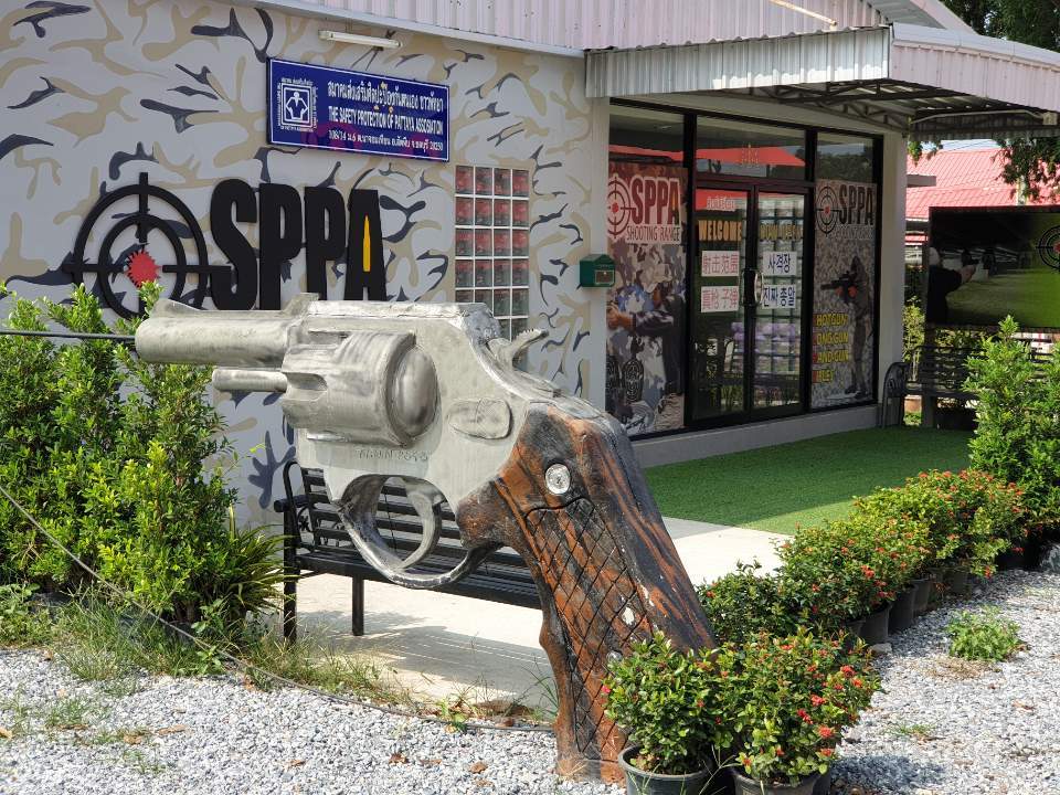 Опыт стрельбы из огнестрельного оружия от Tarzan Adventure Pattaya