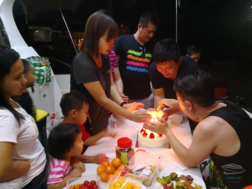 游艇生日派对活动郊游团友同乐海岛游艇巡游客路新加坡