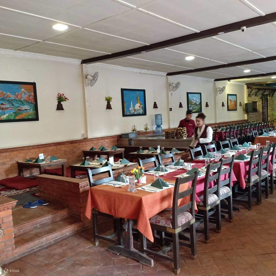 Cena con espectáculo cultural nepalí