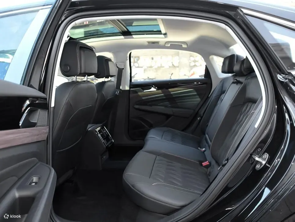 舒适型5座轿车：帕萨特或同级