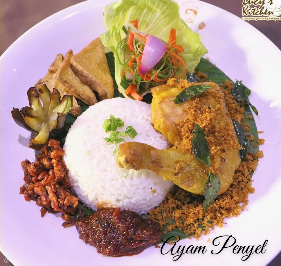 丹绒亚路海滩最好的 ayam penyet