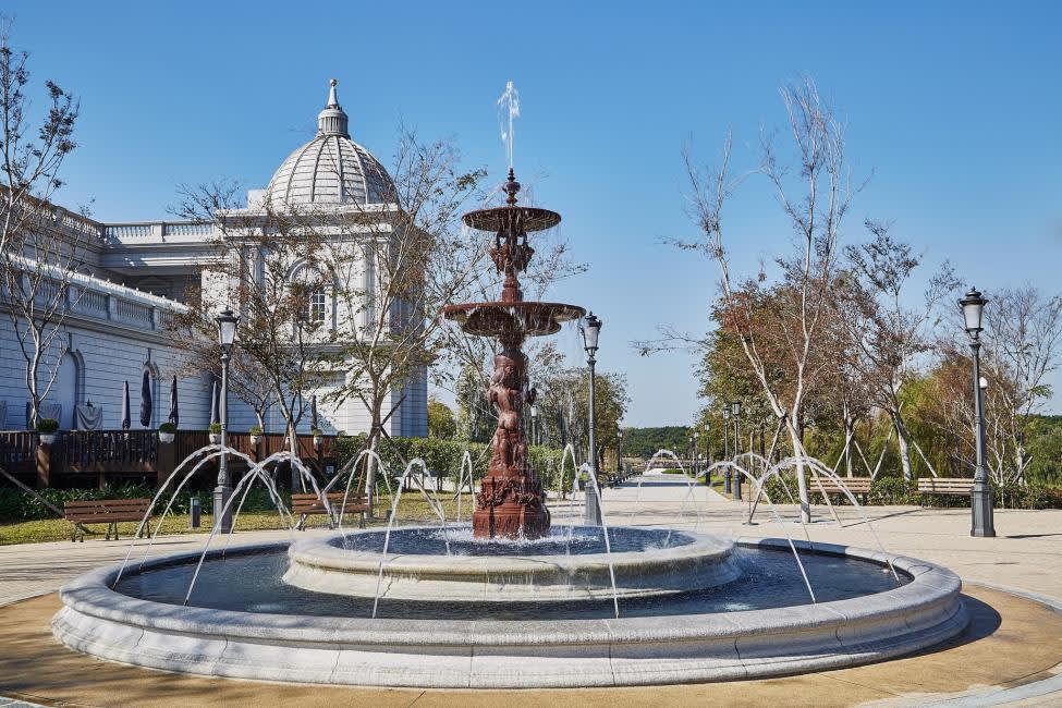 Chimei Museum - greek style water fountain