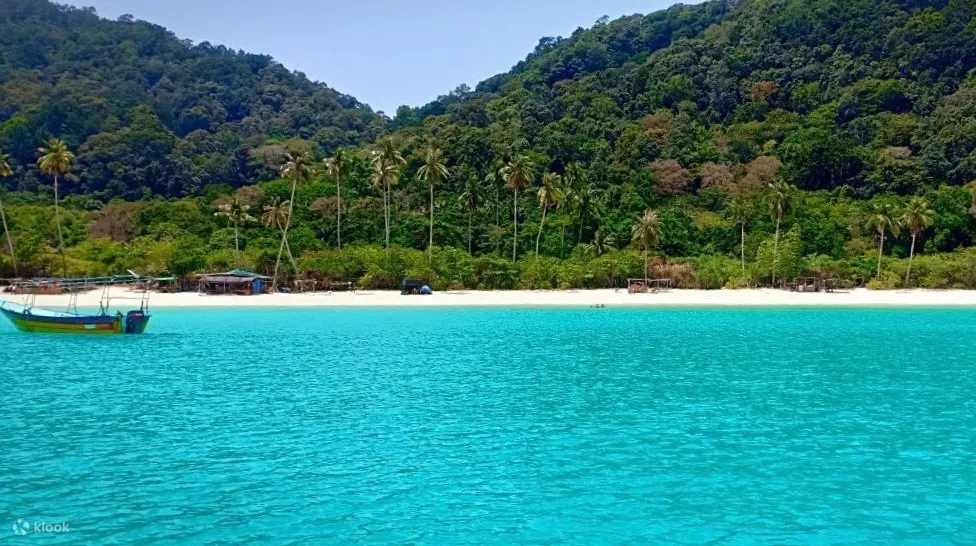 马来西亚的蓝色海水