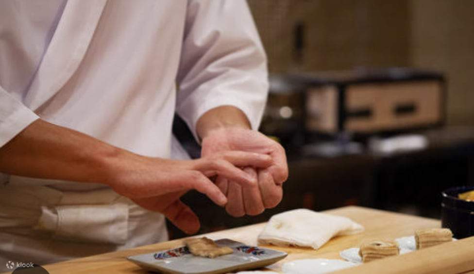 在富士山脚下体验正宗寿司课程