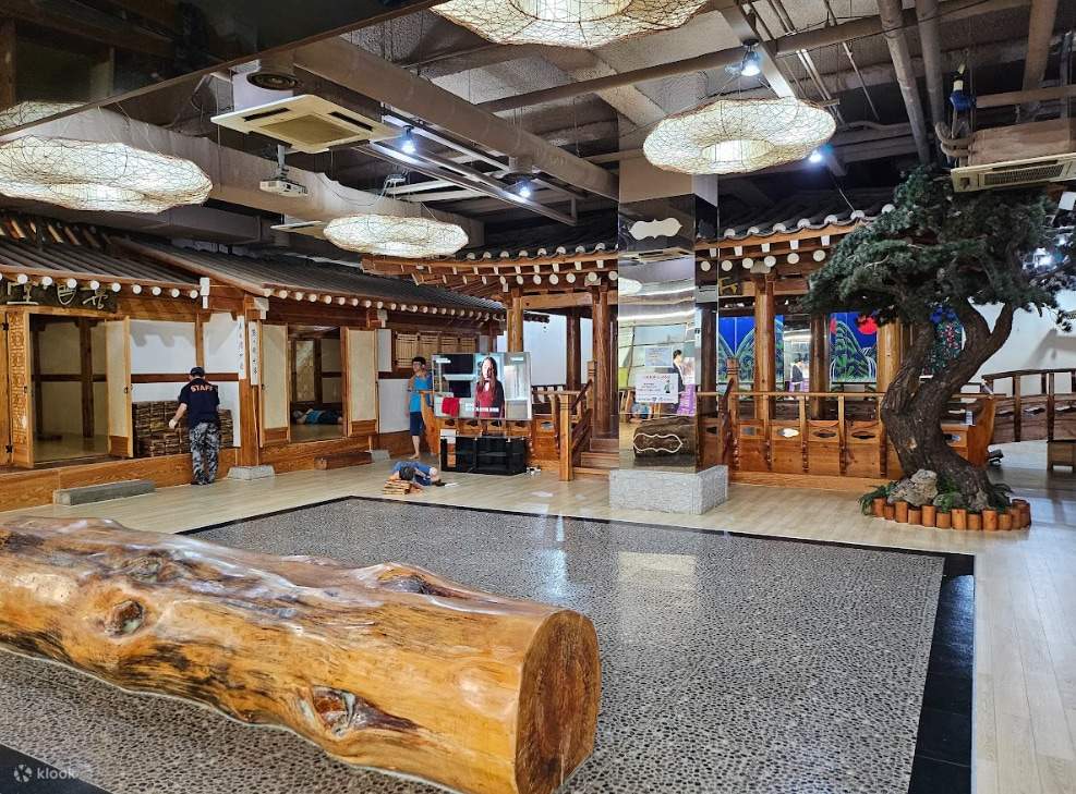 You can enjoy a more enriching experience in our spacious and comfortable environment, along with a variety of programs for relaxation.