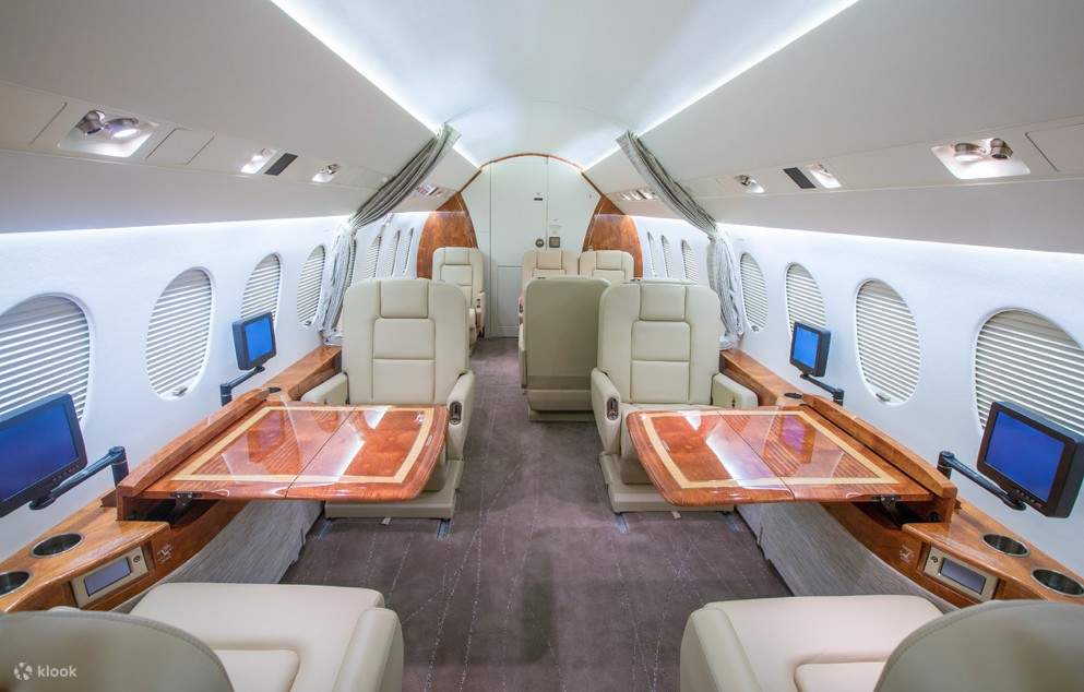 私人飛機內部