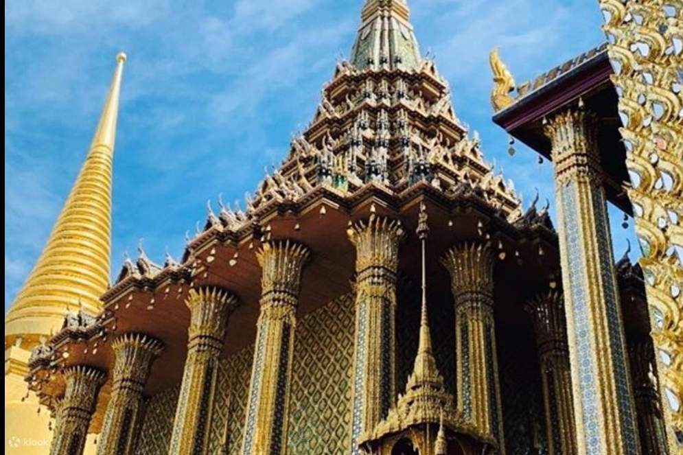 grand palace tour guide