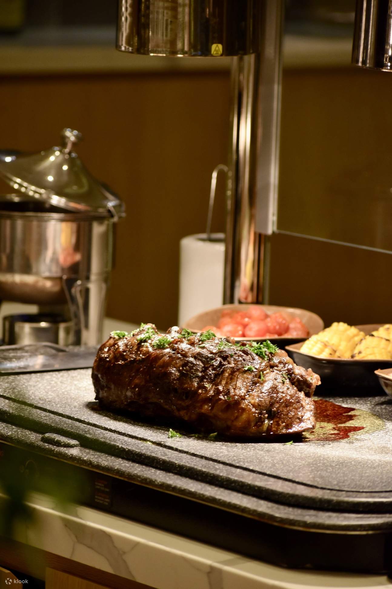 International Buffet at Sheraton Hanoi Hotel (Oven D'or Restaurant)
