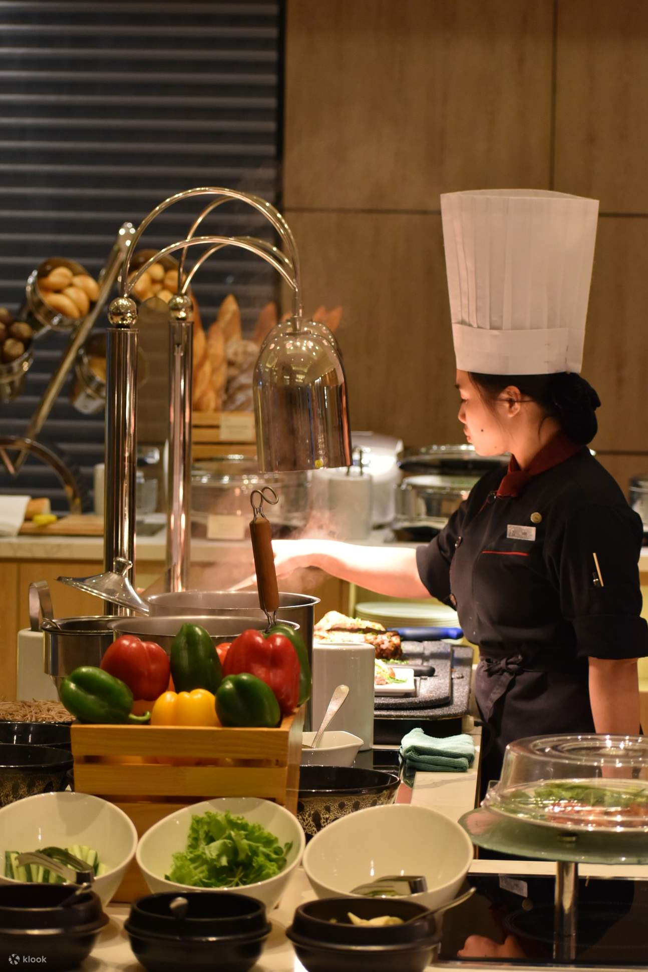 International Buffet at Sheraton Hanoi Hotel (Oven D'or Restaurant)
