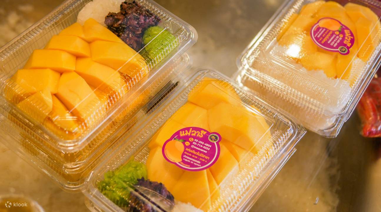 Mango Desserts at Mae Varee Fruit Shop in Thong Lo