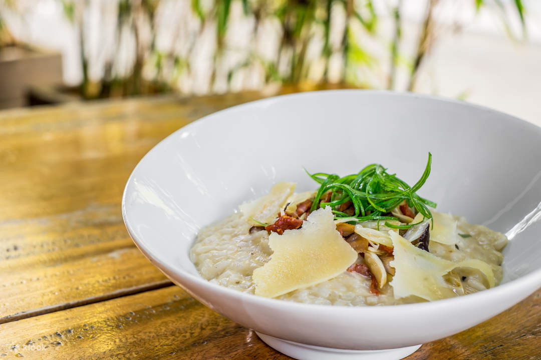 Los Indios Bravos Feast