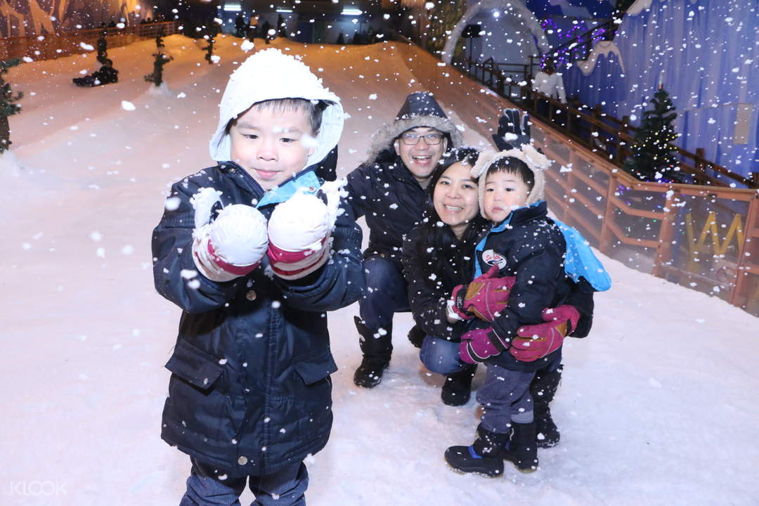 Snow Play Session in Snow City Singapore - Klook Singapore