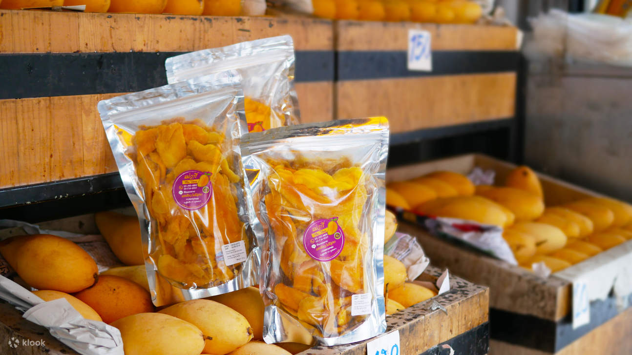 Mango Desserts at Mae Varee Fruit Shop in Thong Lo