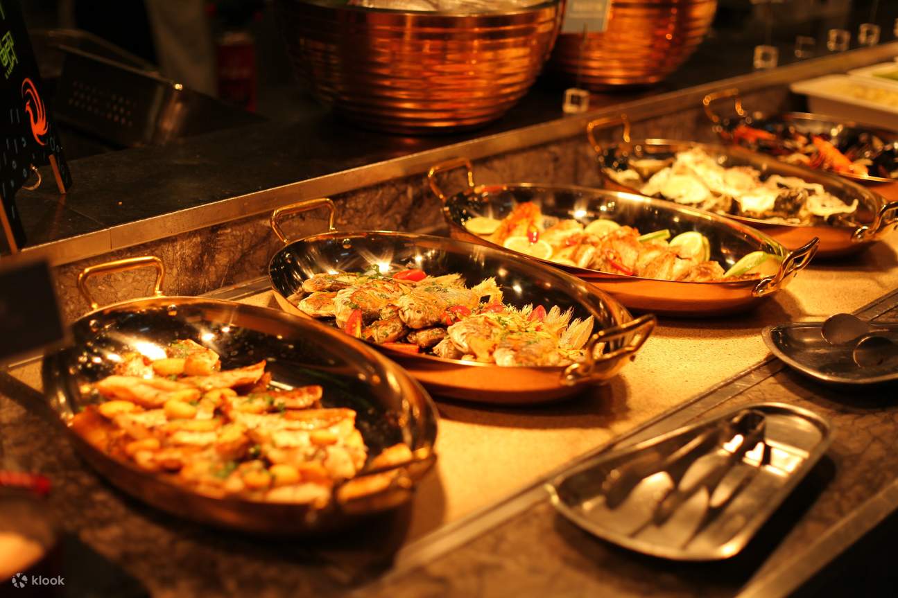 Laurel Buffet Restaruant/Riverbank Hot Pot by Evergreen Resort Hotel