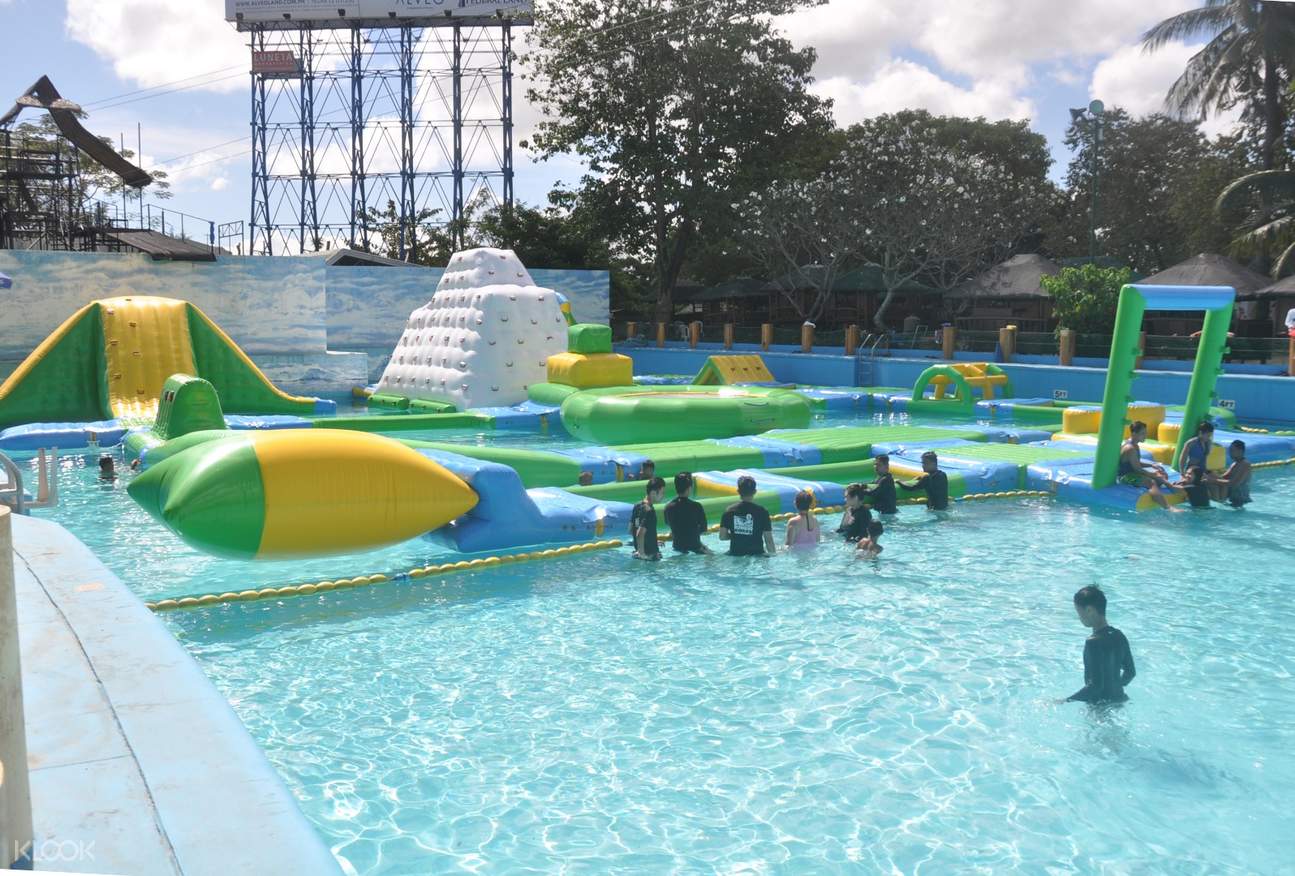 splash island inflatable water park